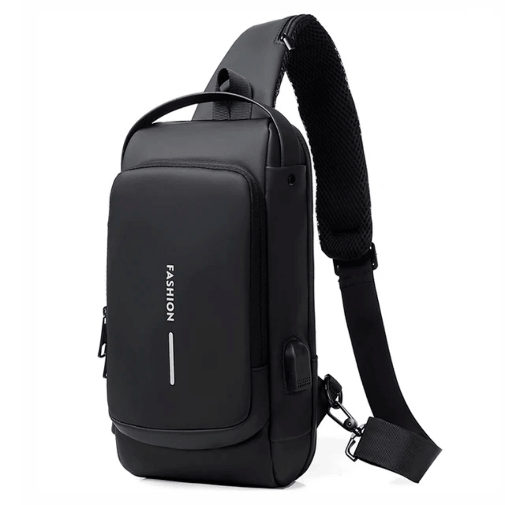  Bolso bandolera negro con bolsillo frontal con cremallera y correa acolchada.